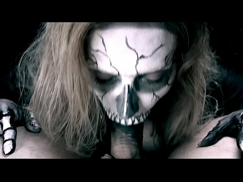 ❤️ Demonska djevojka siše kurac svojim crnim ustima i guta spermu. ❤❌ Porno fb kod nas ☑